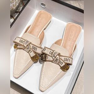 Cream Neutral Mules Gold Hardware Pointed Toe Bow Kitten Heel UNI NEW US SIZE 7